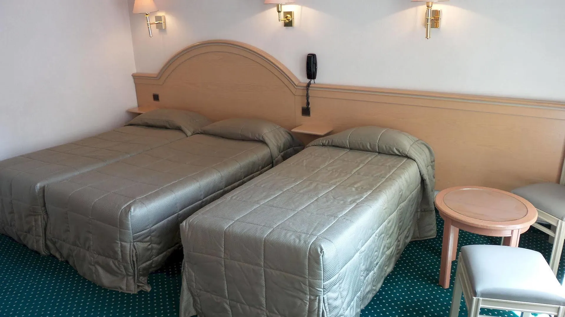 Des Arenes 3* Paryż