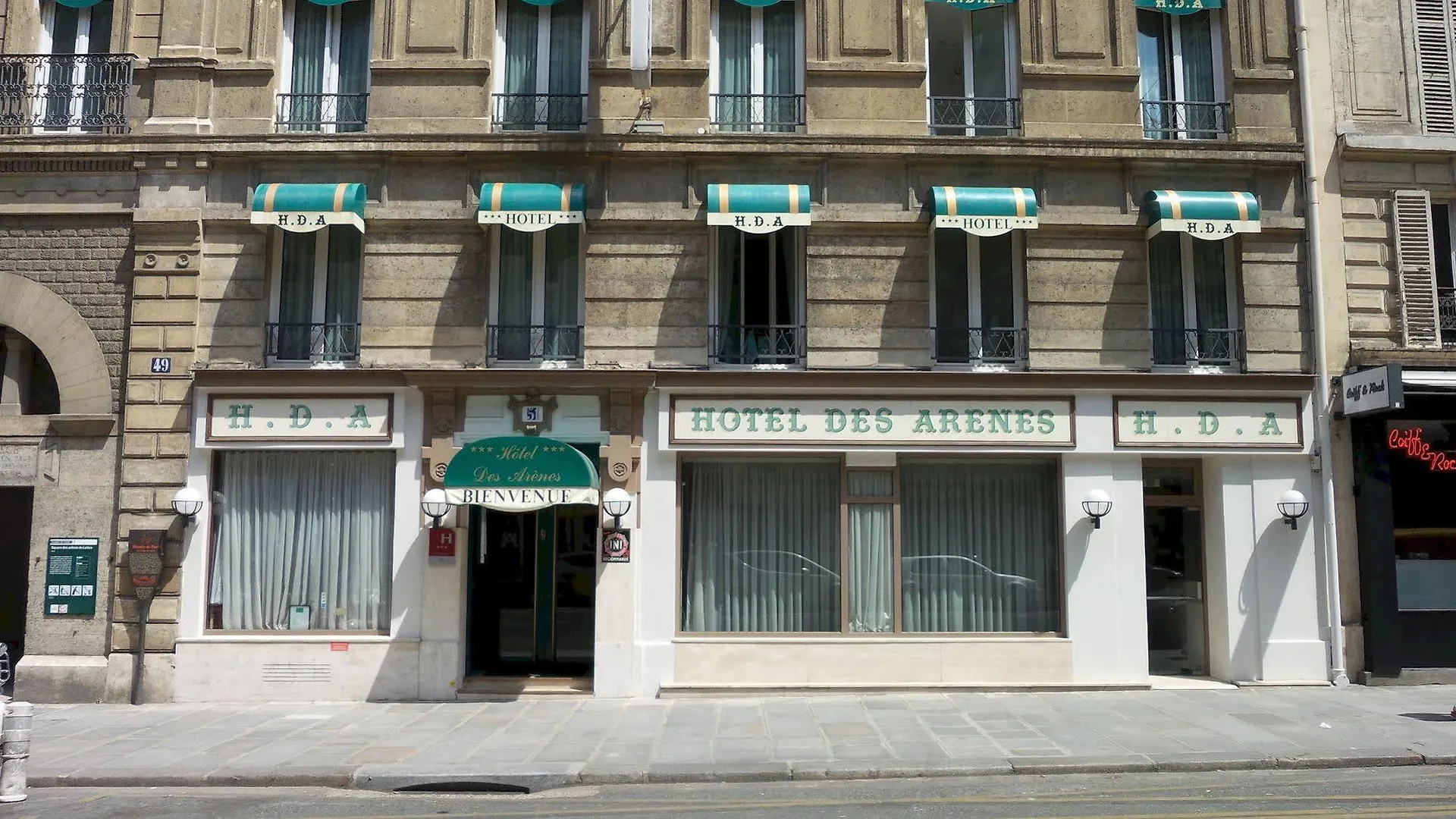 Des Arenes Hotel